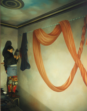 Angela Kriegelstein bei einem Wandgemlde